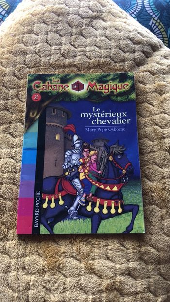 Livre le mystérieux chevalier collection la cabane magique