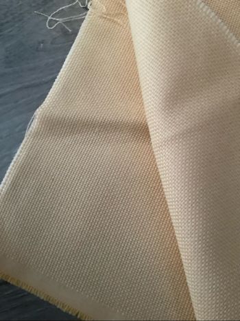 Coupon tissus  ameublement  3 mètres sur laize Couleur abricot Neuf Acheté chez les Coupon saint pierre