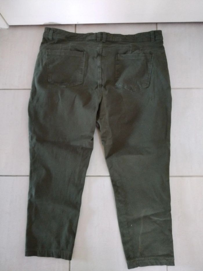 Pantacourt kaki neuf juste lavé taille 46 - photo numéro 2