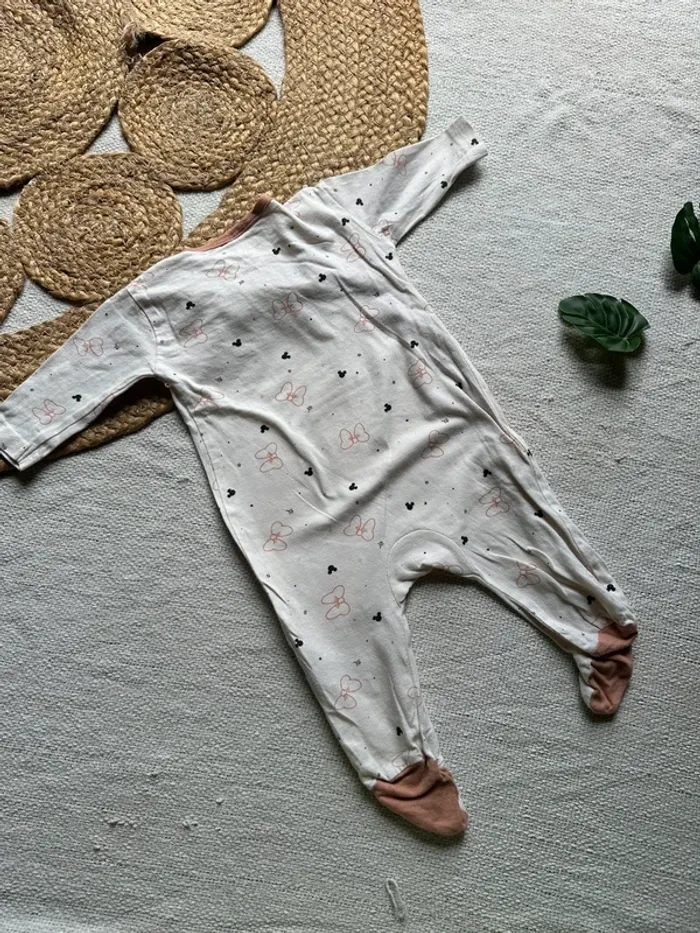 Pyjama 1 pièce Minnie – Fin – Très bon état – Taille 56 cm - photo numéro 2