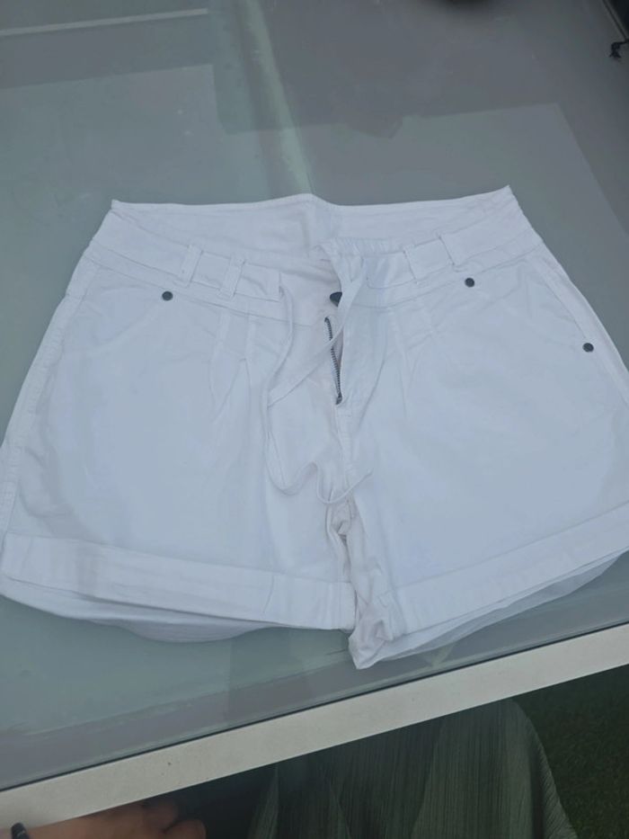 Short blanc