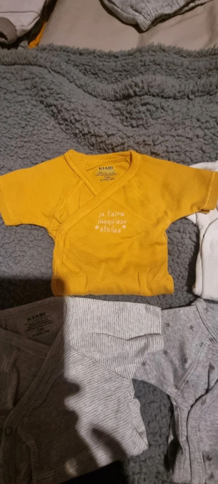 Lot 4 bodies 1mois manches courtes kiabi - photo numéro 2