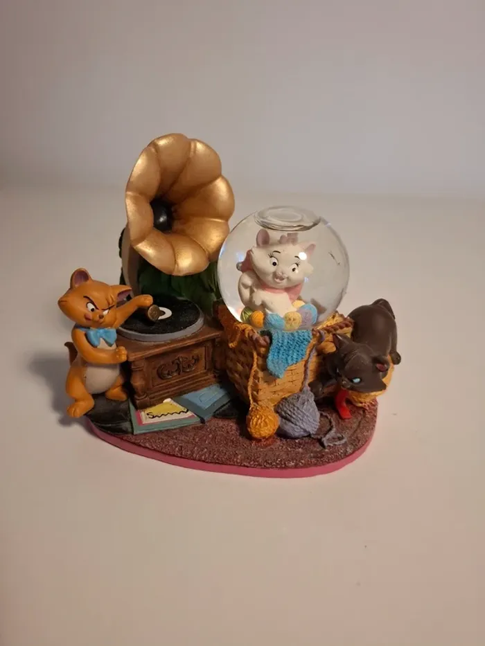 Snowglobe boule a neige disneyland paris aristochat marie