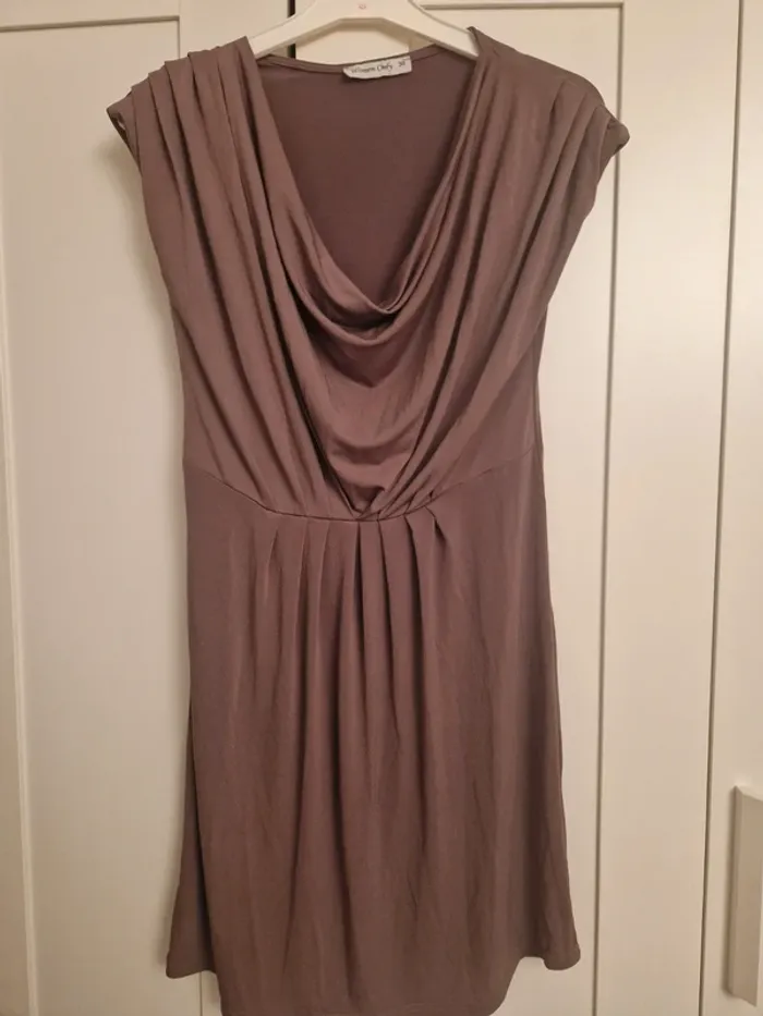 Robe Women Only, 38