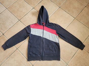 Sweat zippé à capuche