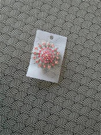 Broche rosace strassrose clair