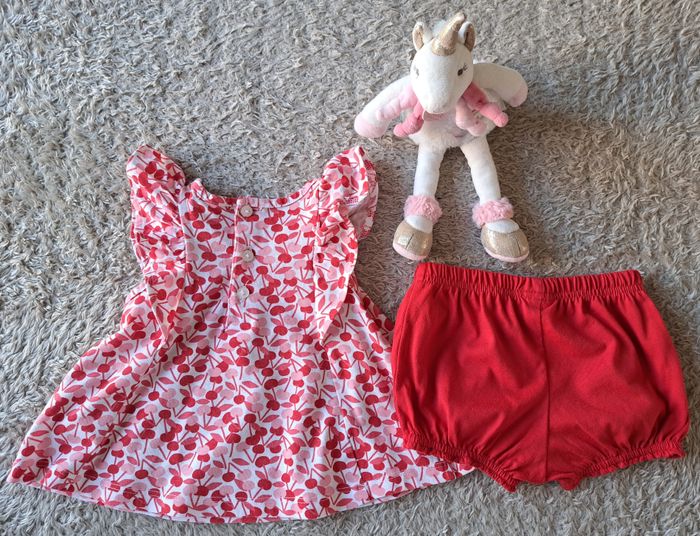 Ensemble robe et short rouge et blanc taille 6 mois - photo numéro 2