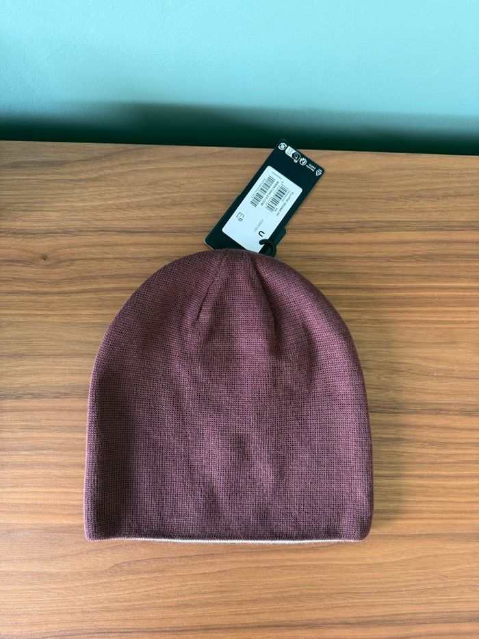 Bonnet Oakley Beanie  Ellipse. Couleur grenache. Totalement neuf. - photo numéro 2