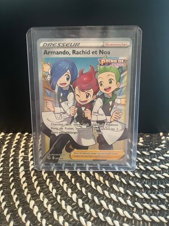 Carte Pokémon dresseur 
