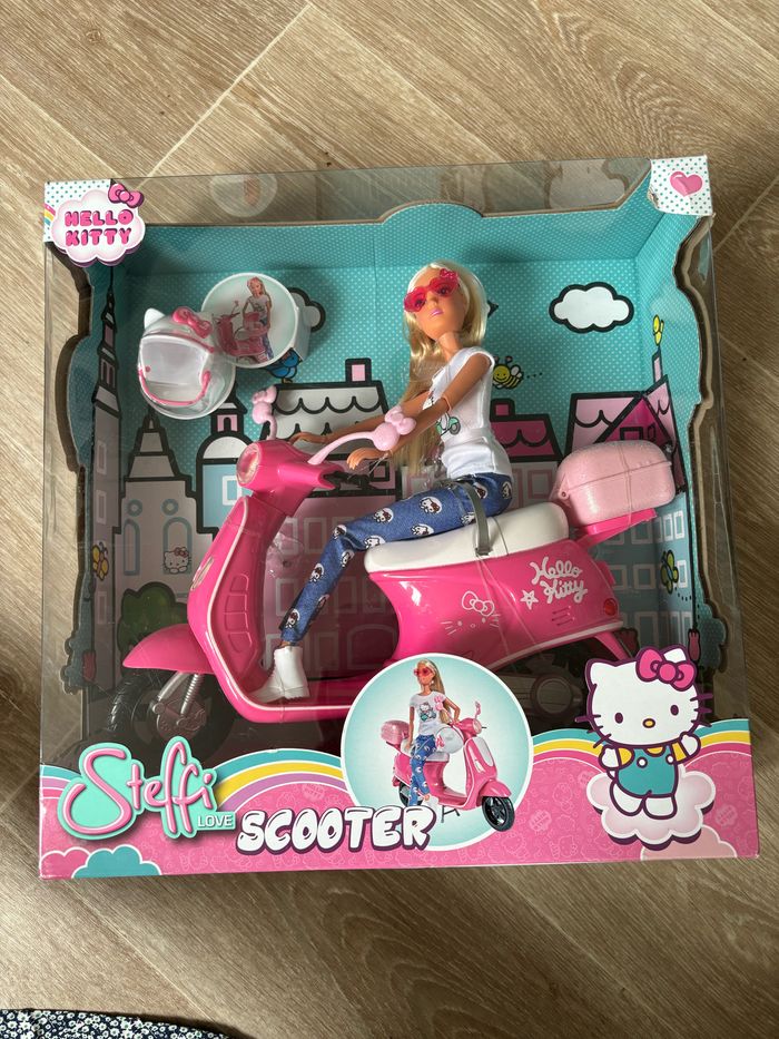 Steffi love scooter