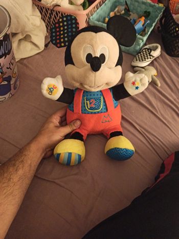 Peluche Mickey électronique.