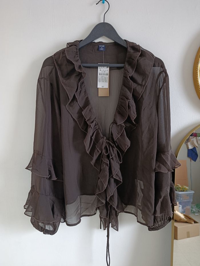 Blouse volant manches longues fluide marron Kiabi