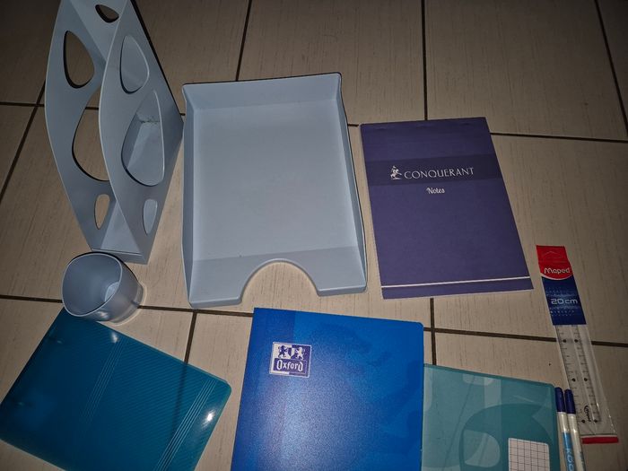 Fournitures scolaires bleues - photo numéro 4