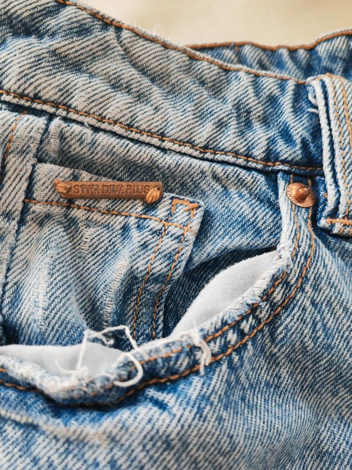 Jean troué, taille 34, marque Stradivarius, très bon état - photo numéro 5