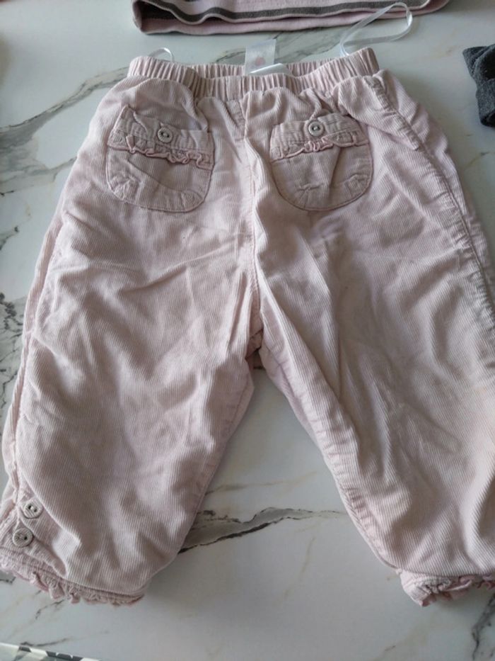 Lot pantalon t shirt bébé fille 12 mois - photo numéro 2