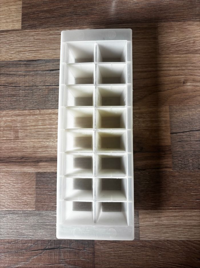 Lot de 5 anciens bacs à glaçons - photo numéro 2