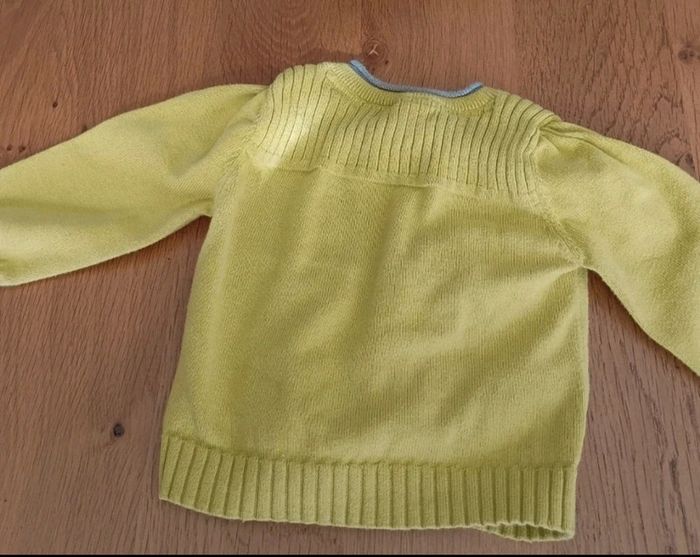 Gilet Obaïbi taille 1 an en très bon état. Couleur vert anis - photo numéro 2