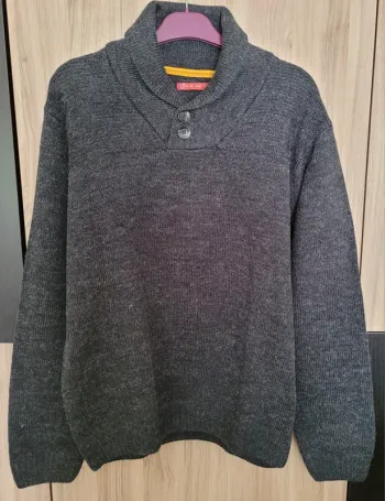 Pull col à boutons