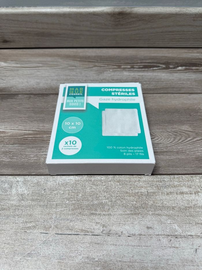 Compresse stérile 10 x 10 cm.