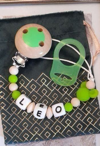Attache tetine personnalisé avec pochette cadeau