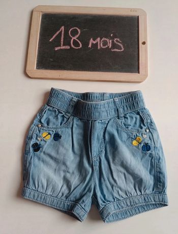 Short Catimini taille 18 mois en très bon état