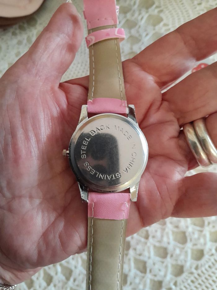 Montre enfant, Hello Kitty couleur rose et argentée - photo numéro 7