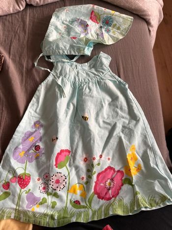 Jolie robe avec fichu 80