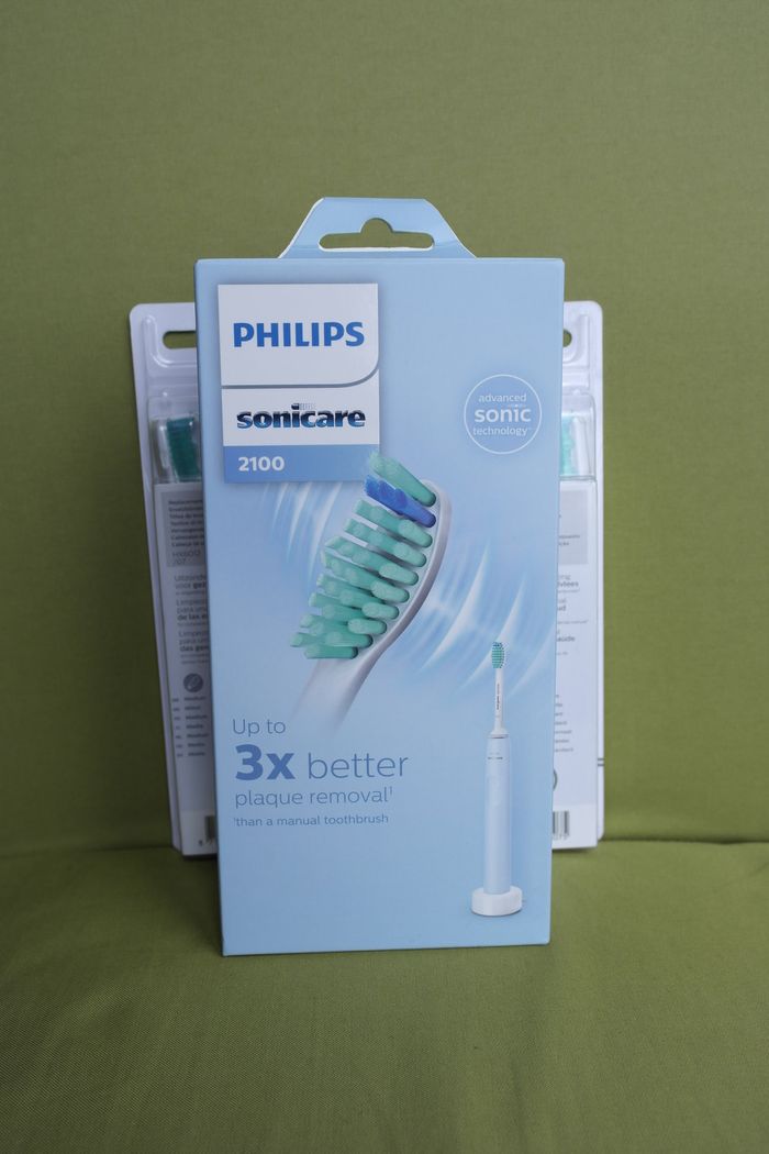 lot brosse à dents Sonicare + 3 têtes - photo numéro 2