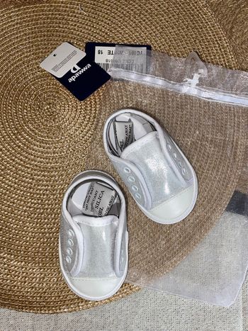 Chaussures neuves 12 mois bébé