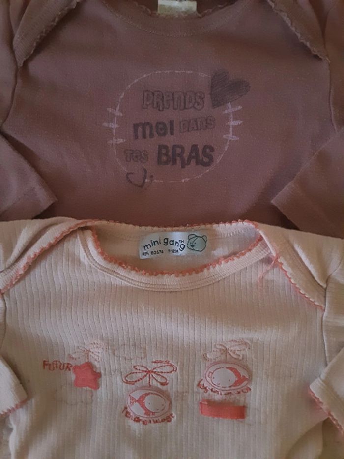 Lot 2 bodies 12 mois - photo numéro 2