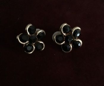 Très jolis clips fleurs vintage. Années 80