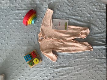 pyjama grenouillère en velours abricot à motifs ouverture devant 6 mois