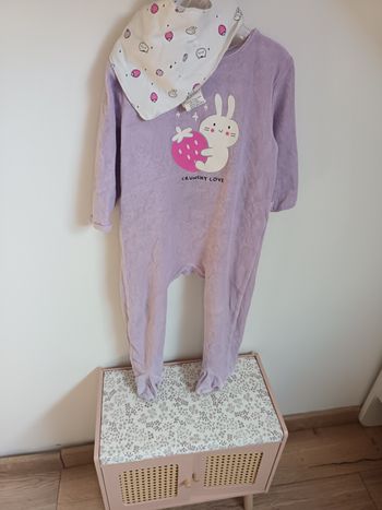Pyjama rose lila + bavoir lapin kiabi 24 mois