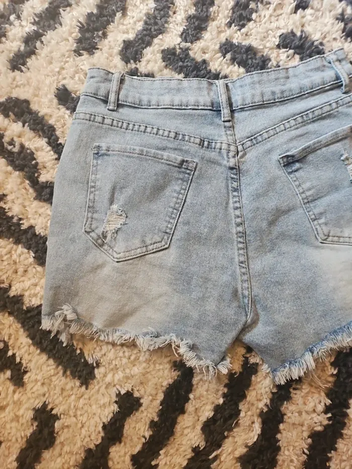 short femme en Jean - photo numéro 4