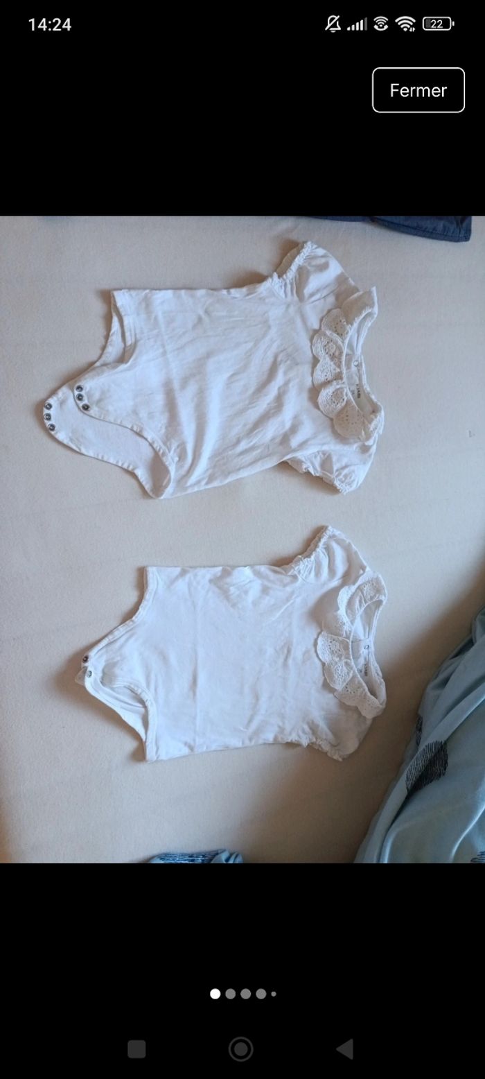 Lot bodys blancs Kiabi 24 mois