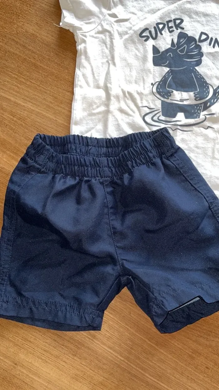 Ensemble short 12 moi/ tee-shirts inextenso 12 mois - photo numéro 3