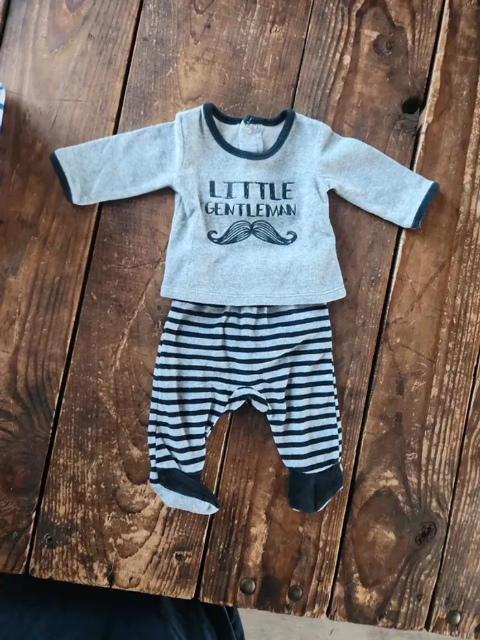 Lot pyjamas 1 mois - photo numéro 7
