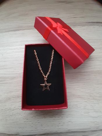 Collier avec pendentif étoile, doré