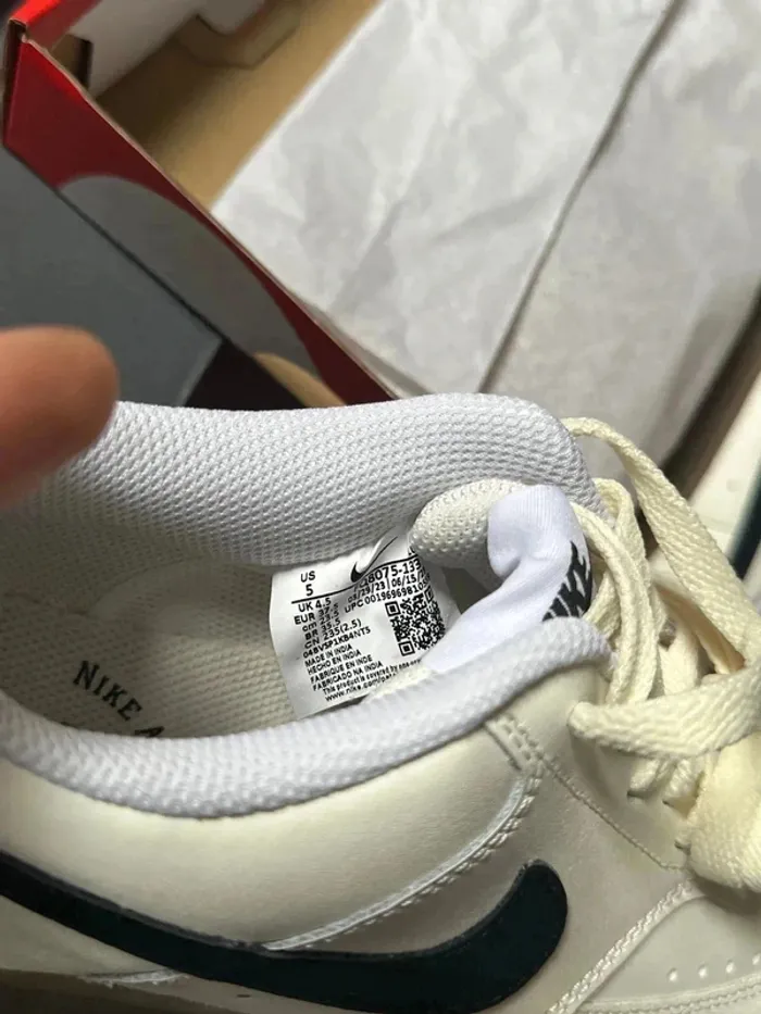 Nike Blanche crème Vintage taille 37,5 - photo numéro 9