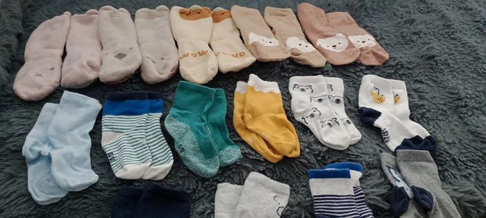 Lot de 19 paires de chaussettes diverses tailles - photo numéro 3