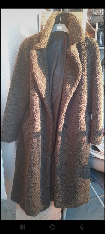 Manteau long à bouclette de chez Zara