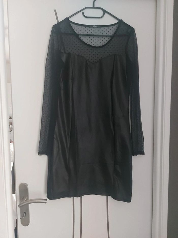 Robe femme taille 40 détail plumetis et type cuir