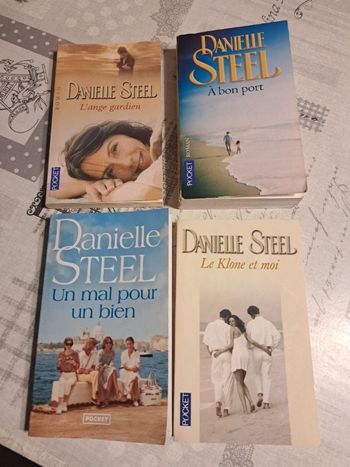 Lot de 4 Danielle Steel