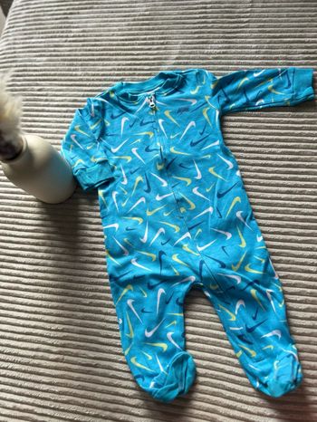 Pyjama nike ouverture avant a fermeture éclaire