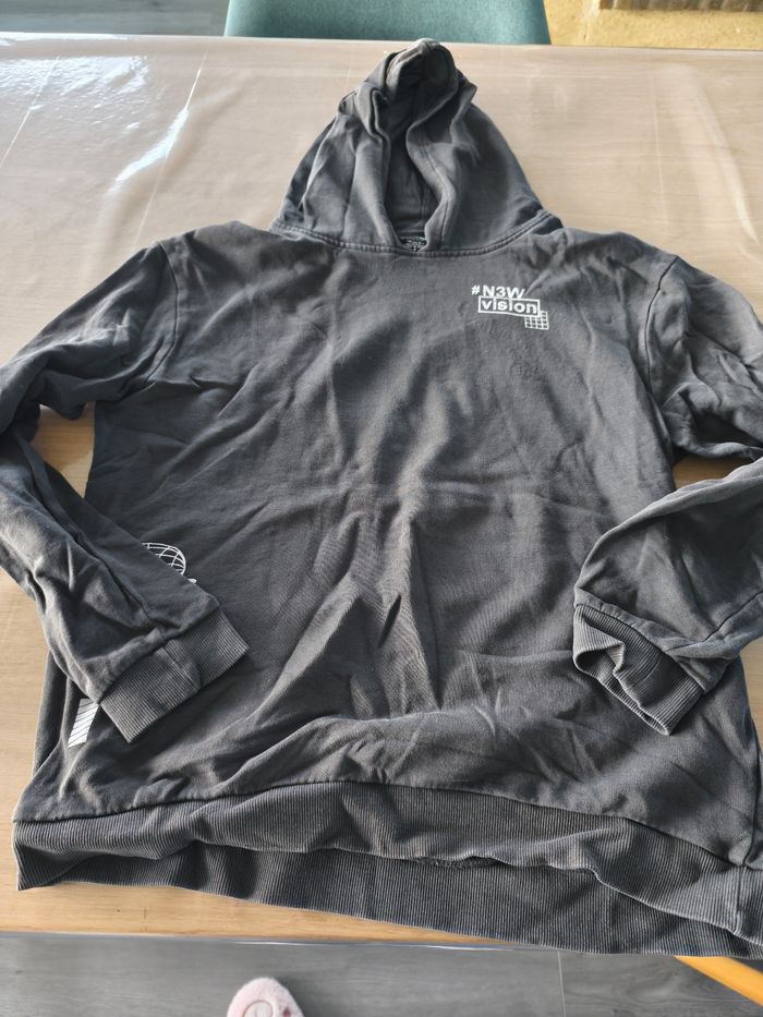 Sweat a capuche taille s en très bon état