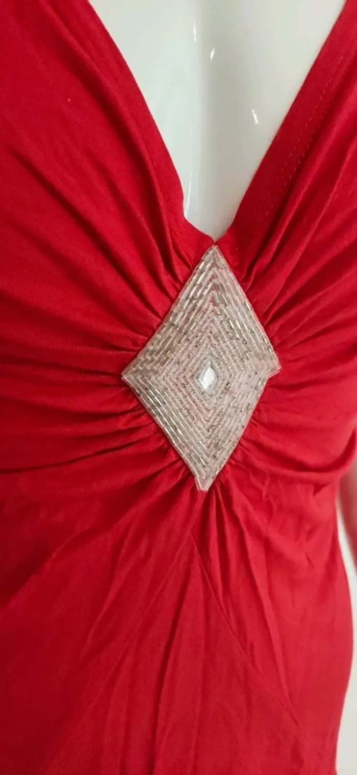 Petit top rouge avec pièce a perles, état neuf - photo numéro 3