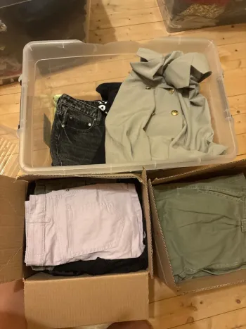Lots de 46 vêtements