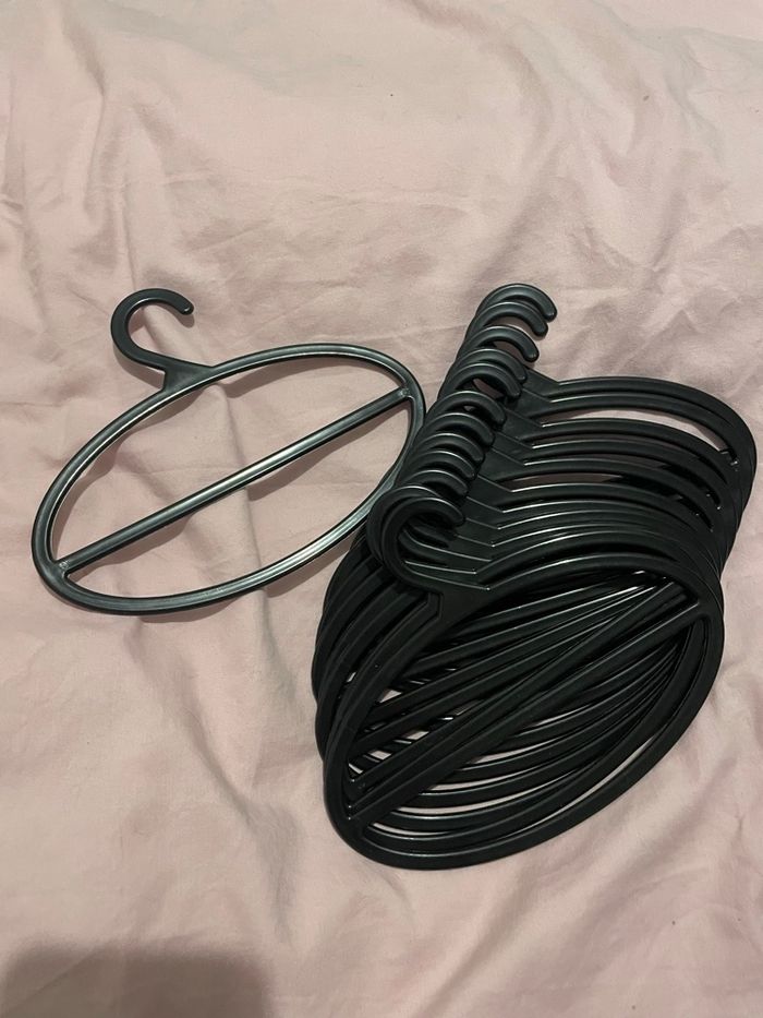 Lot 28 cintres foulard