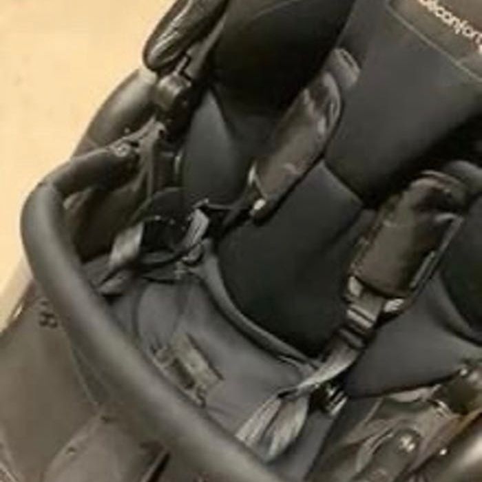 Divers Poussette Steety Bébé confort + jouets - photo numéro 4