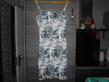 Robe (Jennyfer), taille: M (correspond à du 38), neuve